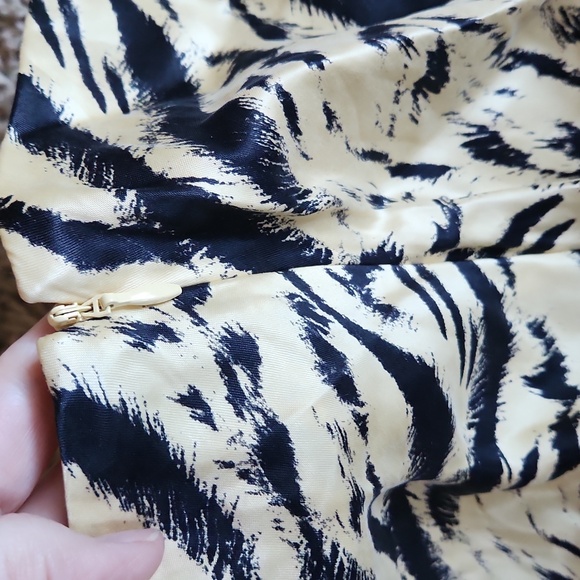 NWT H&M Black and Gold A-Line Silky Skirt Size 10 - Picture 6 of 7